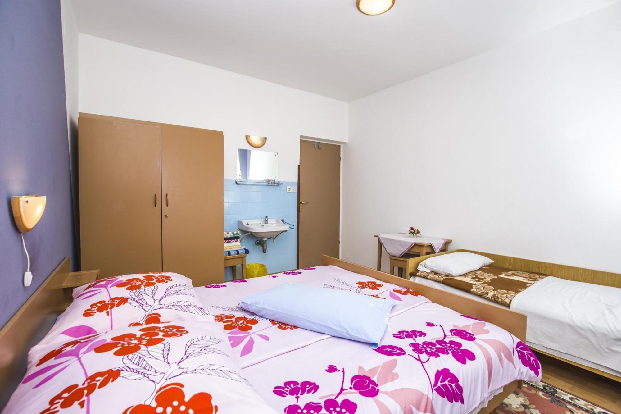 Rooms Padovan B&B Banjol Buitenkant foto